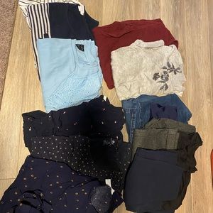 Lot of maternity clothes -size medium